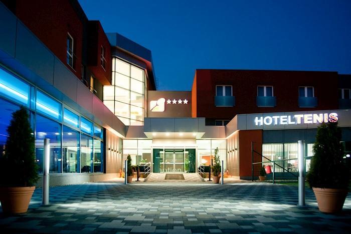 Hotel Tenis Zvolen Exterior foto