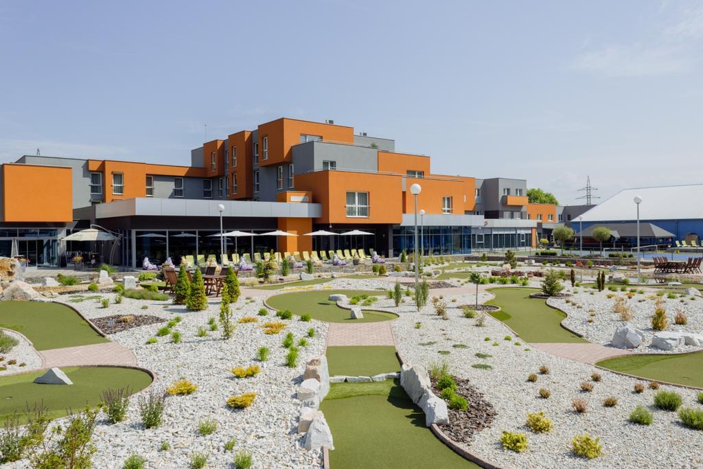 Hotel Tenis Zvolen Exterior foto